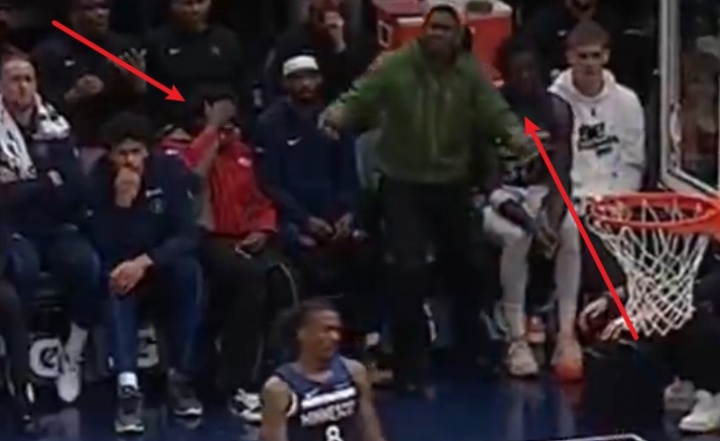 九游游戏中心-戈贝尔筐底放篮不进！场边麦丹无奈捂脸&amp;华子直接站起无语摊手