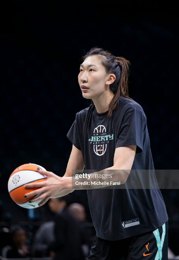 九游游戏-时隔三年重返WNBA！韩旭首秀斩全场最高20分，难阻自由人季前赛落败|纽约自由人|纽约|印第安纳狂热|印第安纳|北京女篮_新浪体育_新浪新闻